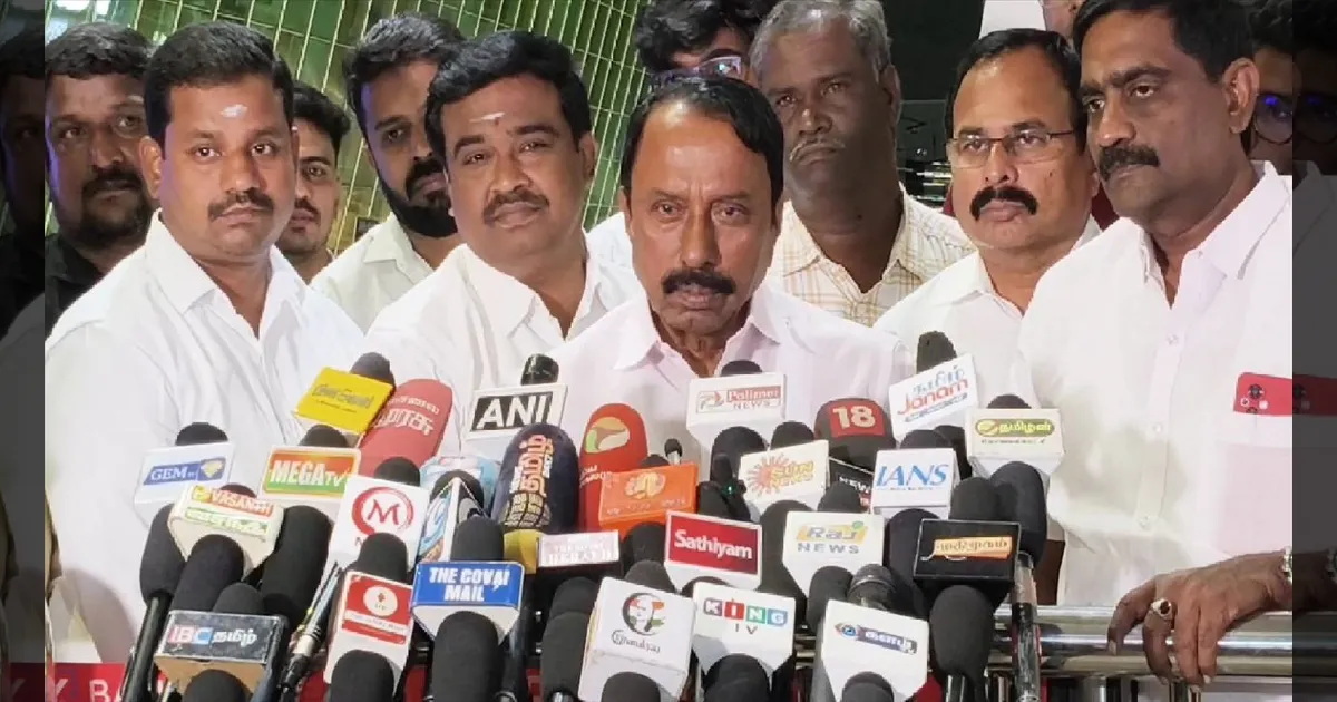 “வளரும் போதே பாலூட்ட வேண்டும்!” லேப்டாப் திட்டத்தை ‘வெளுத்து வாங்கிய’ செங்கோட்டையன்!