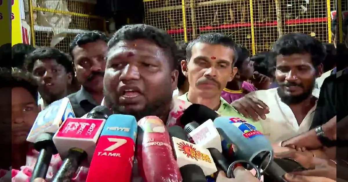 அலங்காநல்லூரிலும் என் காளை சீறும்! டிராக்டர் வென்ற உற்சாகத்தில் காளை உரிமையாளர் விருமாண்டி!