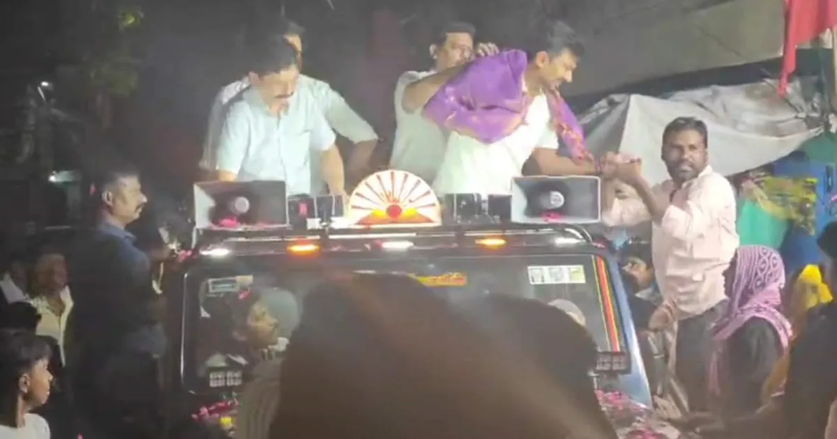 வீதி வீதியாக சென்று நன்றி: சேப்பாக்கம் மக்களிடையே உதயநிதி ஸ்டாலின் நெகிழ்ச்சி!