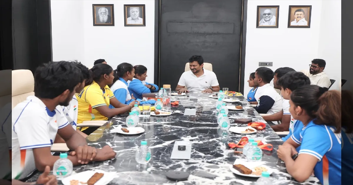 ஜப்பான் ஆசிய பாரா விளையாட்டு: தமிழக வீரர்களை நேரில் பாராட்டிய உதயநிதி ஸ்டாலின்!