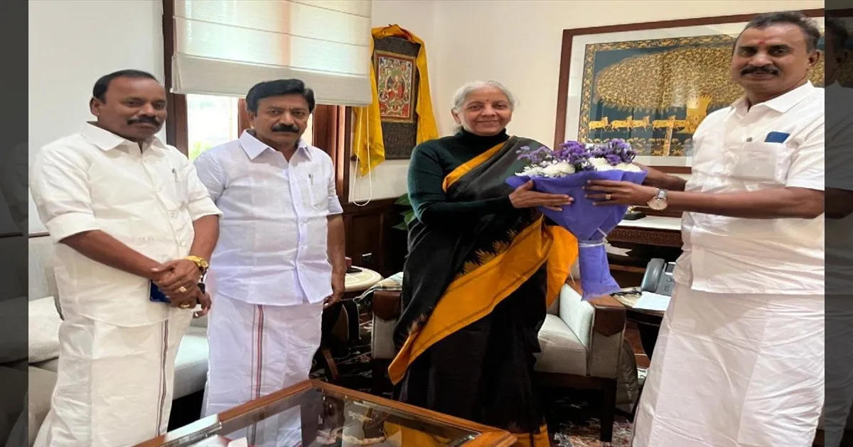 டெல்லியில் திடீர் சந்திப்பு: நிர்மலா சீதாராமனுடன் அதிமுக முன்னாள் அமைச்சர்கள் ஆலோசனை! 