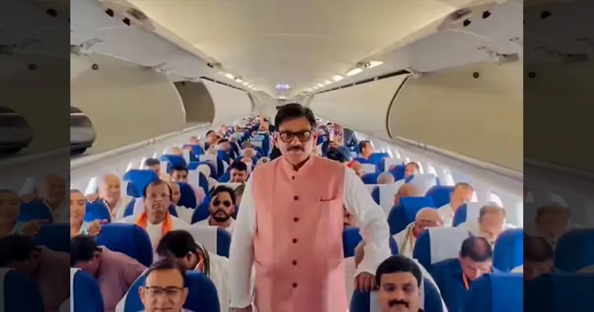 நொய்டா ஏர்போட்டில் தரையிறங்கிய முதல் விமானம்! நிலம் கொடுத்த விவசாயிகளை கவுரவித்த அரசு! அசத்தல்!