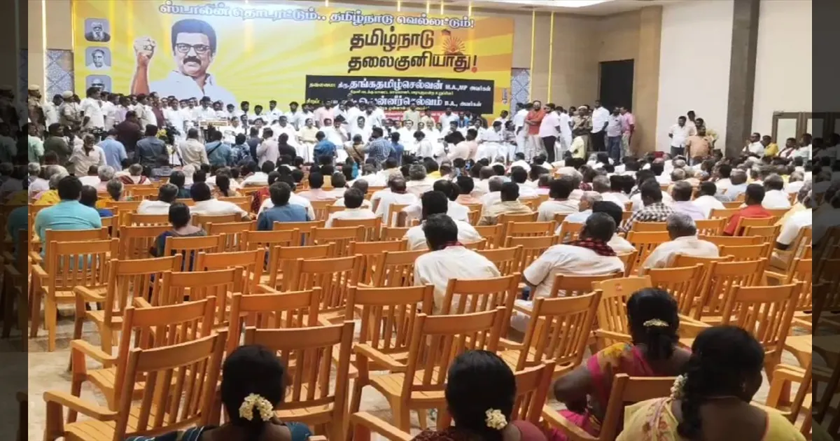 வெறிச்சோடிய மேடை: ஓபிஎஸ் பேச தொடங்கியதும் கலைந்த பெண்கள் கூட்டம்!