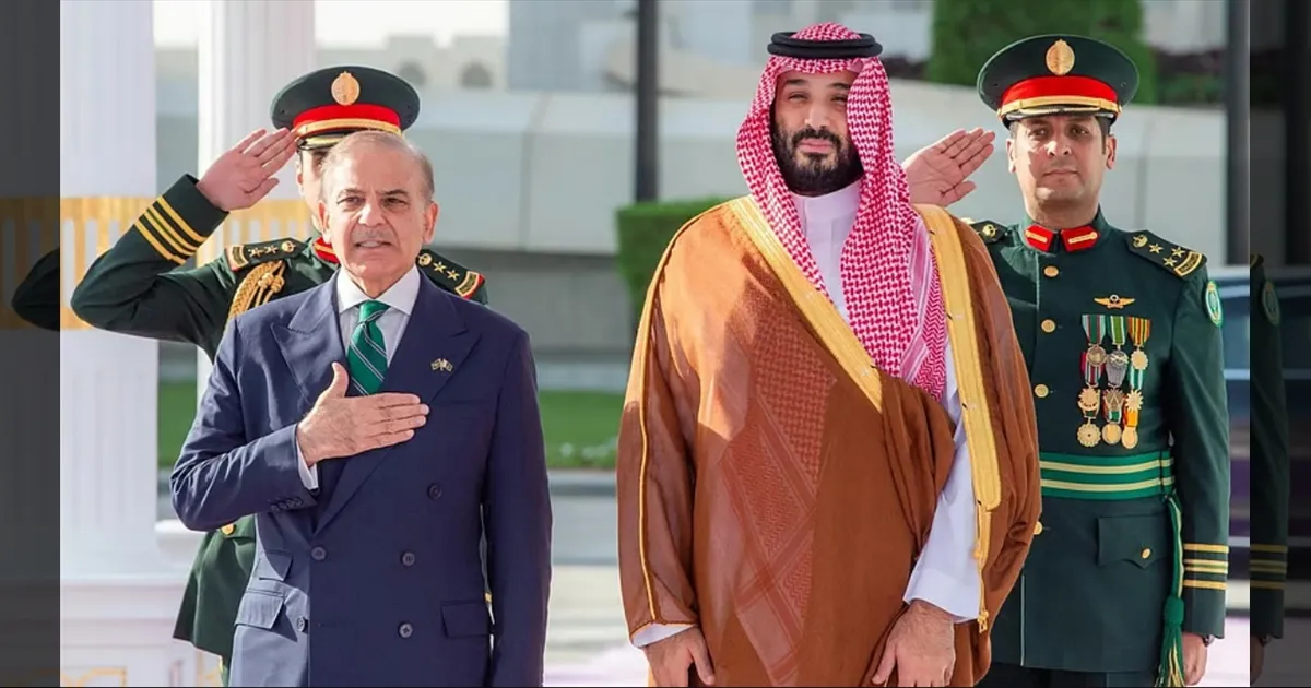 ஈரான் - இஸ்ரேல் போர்! சவுதிக்கு கை கொடுக்கும் பாக்.,! வான் பாதுகாப்பு, படைகள் அரேபியாவுக்கு அனுப்பிவைப்பு!