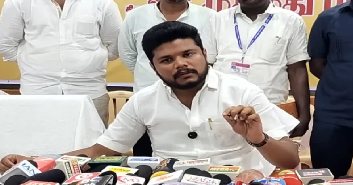 திருச்சியில் மரணமடைந்த நர்சிங் மாணவி குடும்பத்திற்கு நேரில் சென்று நிதியுதவி மற்றும் அரசு வேலை வழங்கிய தவெக அரசு!