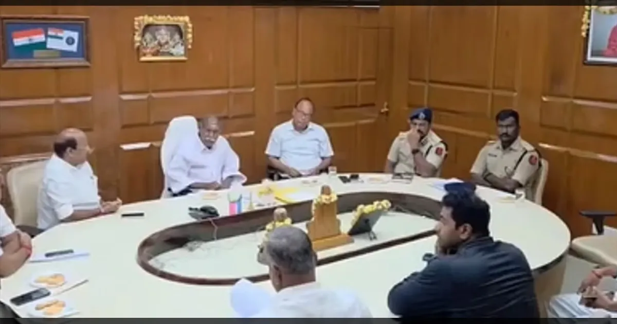 புதுச்சேரியில் விஜயின் மக்கள் சந்திப்பு!! அனுமதி பெறுவதில் இழுபறி!! முதல்வரை சந்தித்த புஸ்ஸி ஆனந்த்!