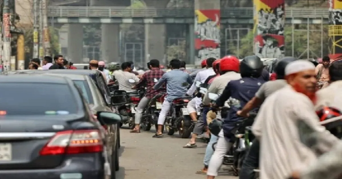 ஈரான் - இஸ்ரேல் போர் எதிரொலி: பைக்கு 2 லிட்டர்; காருக்கு 10 லிட்டர் - பெட்ரோல், டீசல் விநியோகத்திற்கு புதிய கட்டுப்பாடு...! 