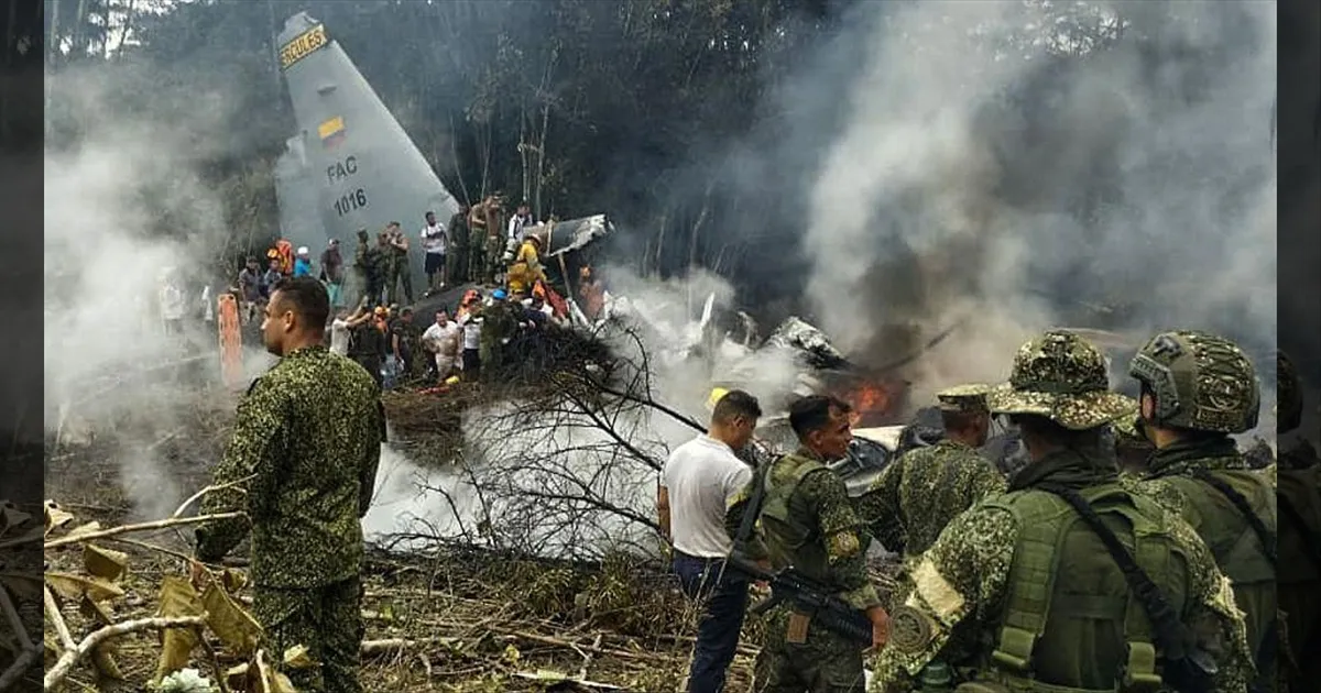 விழுந்து நொறுங்கிய ராணுவ விமானம்!! துடிதுடித்து இறந்த வீரர்கள்! 34 பேரை பலி கொண்ட விமான விபத்து!