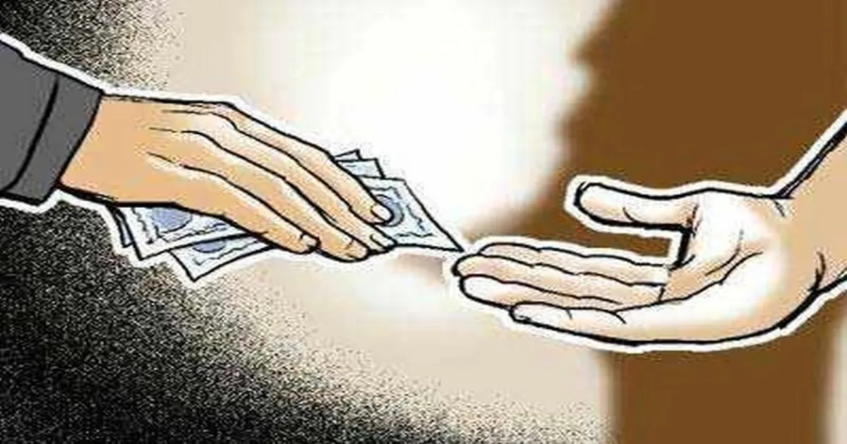 கூலித்தொழிலாளியிடம் ரூ.2,500 லஞ்சம்... கையும் களவுமாக சிக்கிய கிராம நிர்வாக அலுவலர் கைது...!