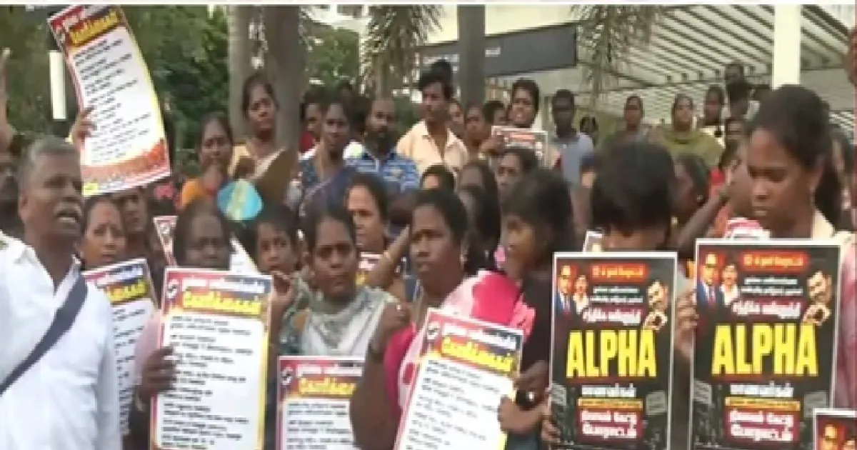பணி நிரந்தரம் கோரி 12-வது நாளாக தூய்மை பணியாளர்கள் போராட்டம்! முதல்வருக்கு உருக்கமான வேண்டுகோள்!