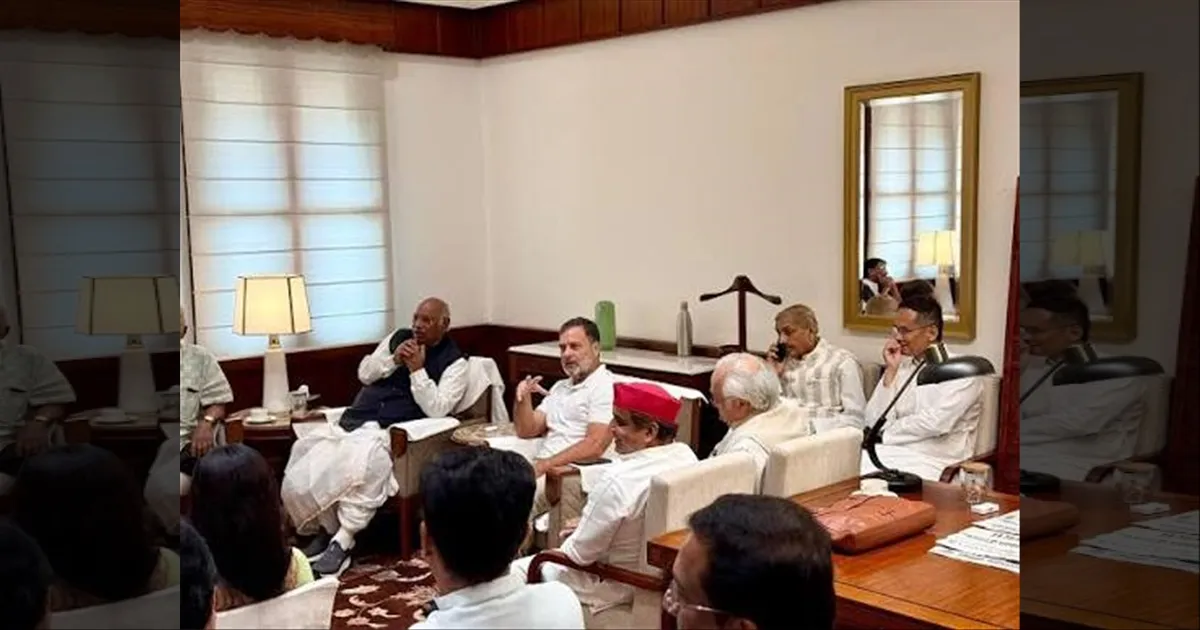SIR விவகாரம் விஸ்வரூபம்!  ஞானேஷ் குமாரை குறிவைக்கும் காங்கிரஸ்! கார்கே கூட்டிய அவசர கூட்டம்!