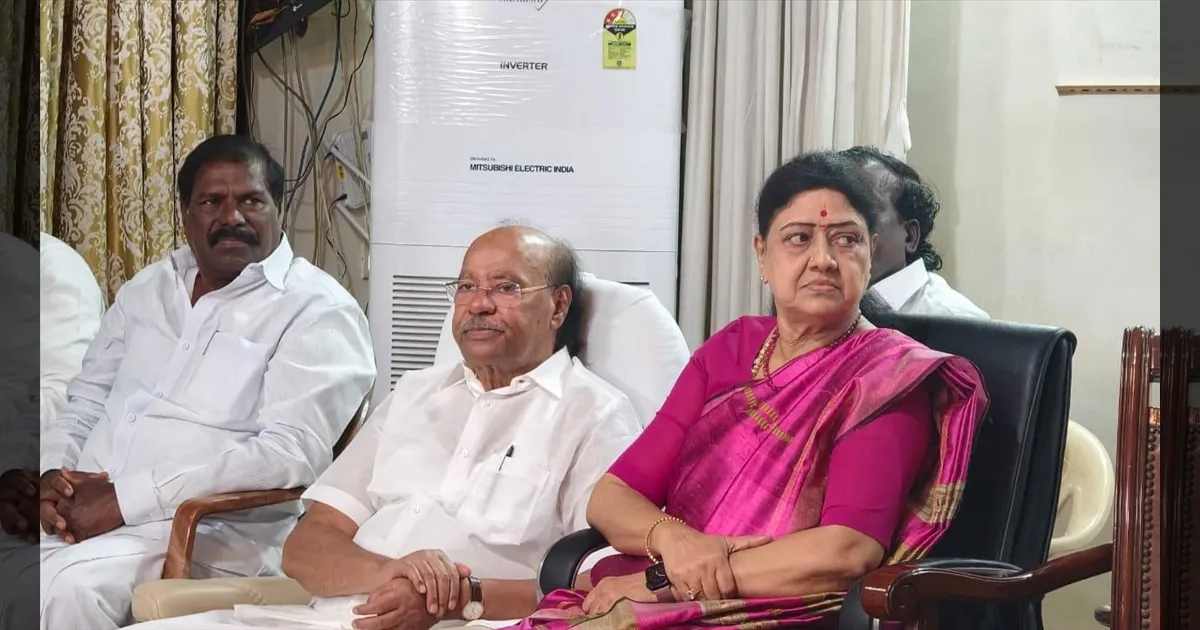 தைலாபுரத்தில் சசிகலா - ராமதாஸ் ஆலோசனை! புதிய தேர்தல் கூட்டணி உறுதி?