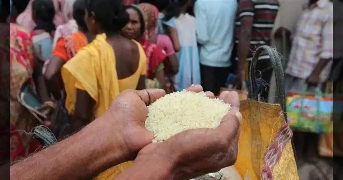 எடை குறையும் ரேஷன் அரிசி மூட்டைகள்!!  ஆண்டுக்கு ரூ.300 கோடி முறைகேடு? அம்பலமாகும் ஊழல்!