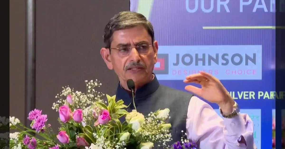 “முதலீடுகள் முடக்கம், தகுதியற்ற பேராசிரியர்கள்!” தமிழக அரசை தாக்கிய ஆளுநர் ஆர்.என்.ரவி சர்ச்சை பேச்சு!