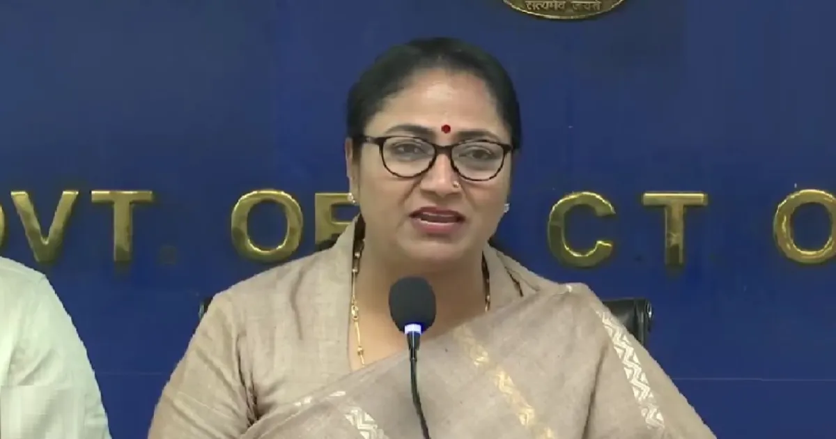 டெல்லியை நாரடித்த ஆம் ஆத்மி..! ஒரு அடி கூட அழுக்கா இருக்க கூடாது..  பிஜேபி ரேகா குப்தா அதிரடி..!