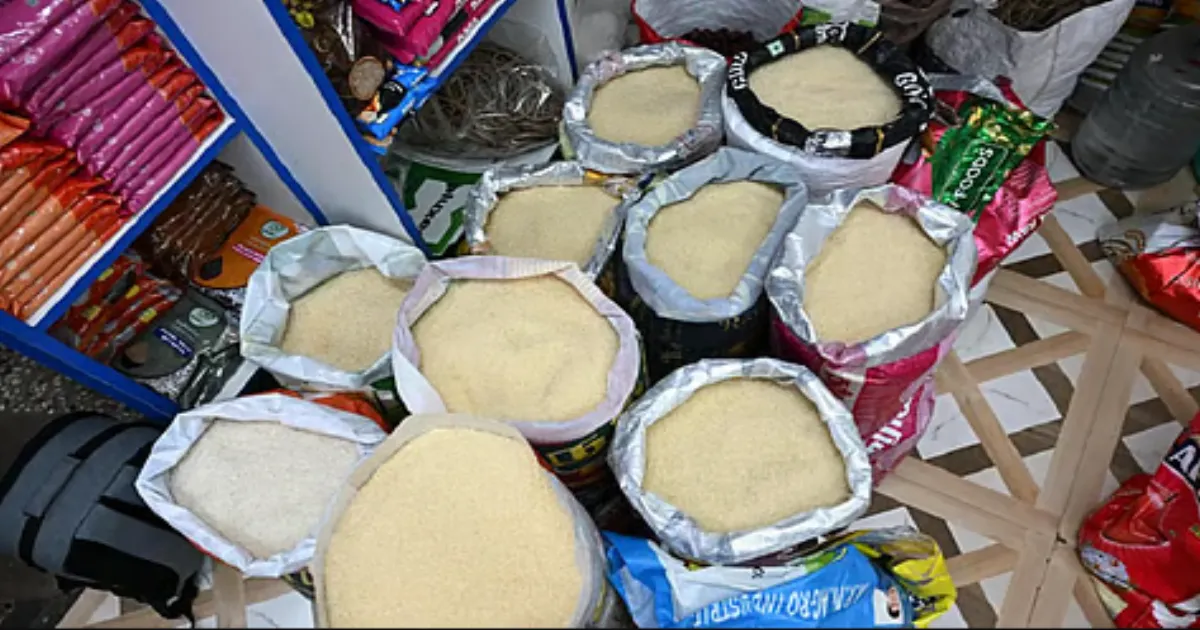 ஆத்தாடி..!! இனி அரிசி விலை கிலோ ரூ.100-யை தாண்டுமாம்... இல்லத்தரசிகள் தலையில் இடியை இறக்கிய வியாபாரிகள்... காரணம் என்ன?