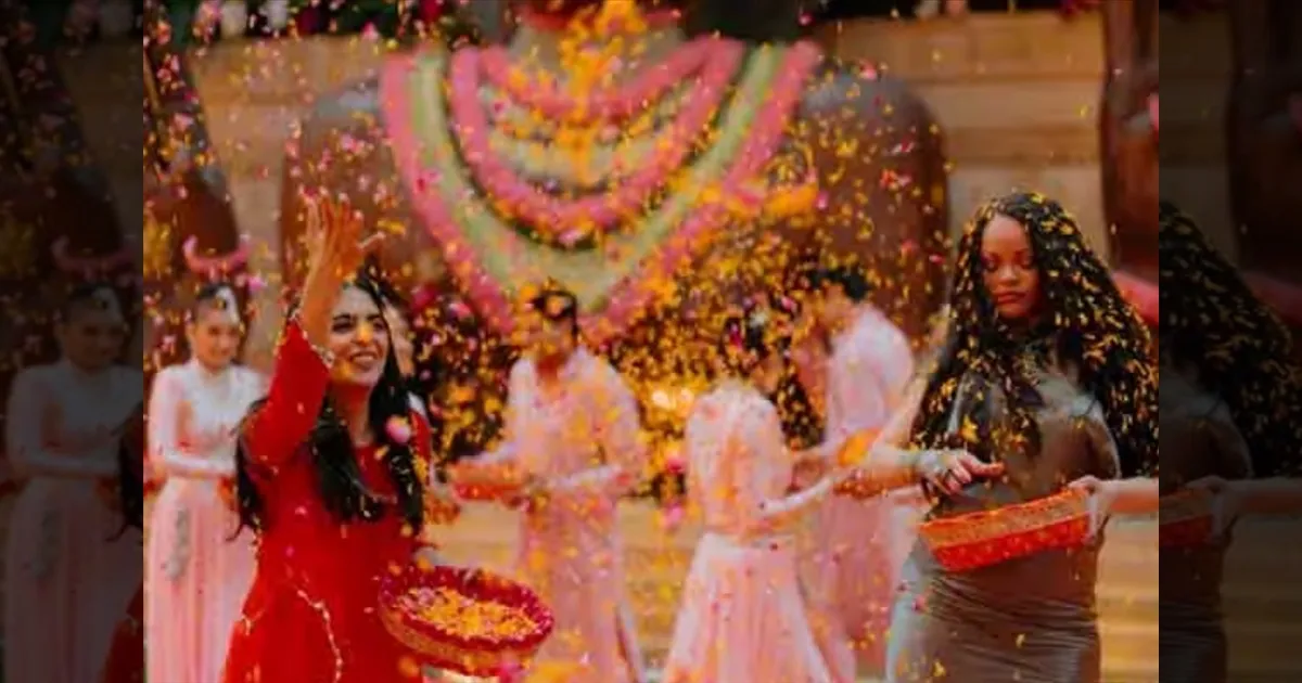 அம்பானி வீட்டு பூஜையில் பாப் பாடகி ரிஹானா பங்கேற்பு!! நடனமாடி, பூக்கள் தூவி மகிழ்ச்சி!!