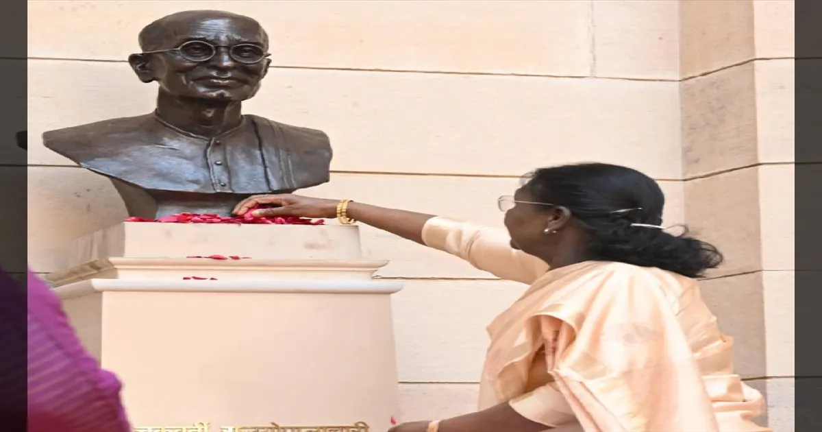 ராஷ்டிரபதி பவனில் ராஜாஜி சிலை... குடியரசு தலைவர் திரௌபதி முர்மு திறந்து வைத்தார்!