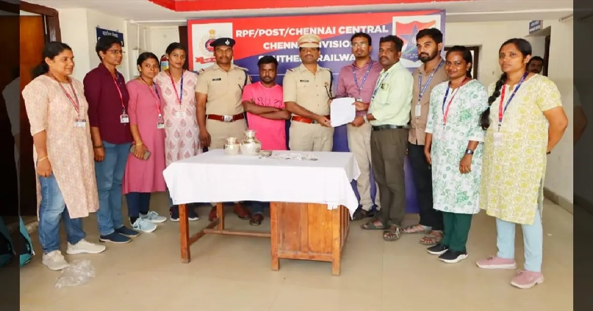 சென்னை சென்ட்ரலில் ரூ. 12.50 லட்சம் வெள்ளி பறிமுதல்! தேர்தல் பறக்கும் படை அதிரடி!