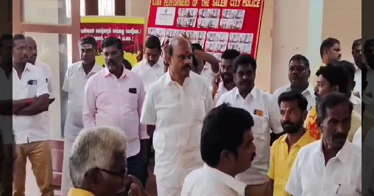 “ராமதாஸ் நடத்தும் கூட்டத்திற்கு அனுமதி தராதீர்கள்!” - கூட்டத்திற்குத் தடை கோரி அன்புமணி தரப்பு போலீசில் புகார்!