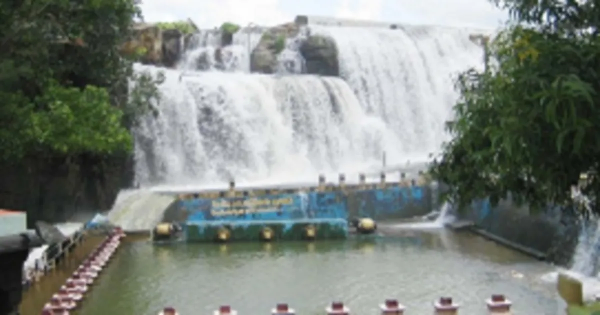 ban-for-tourists-to-bathe-in-thirparappu-falls