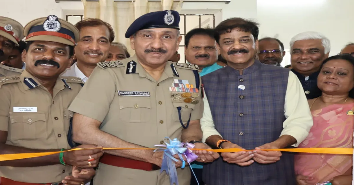 புழல் சிறையில் புதிய தொழிற்திட்டம்: டி-ஷர்ட் தயாரிப்பு பிரிவை தொடங்கி வைத்தார் டிஜிபி சந்தீப் ராய் ரத்தோர்!
