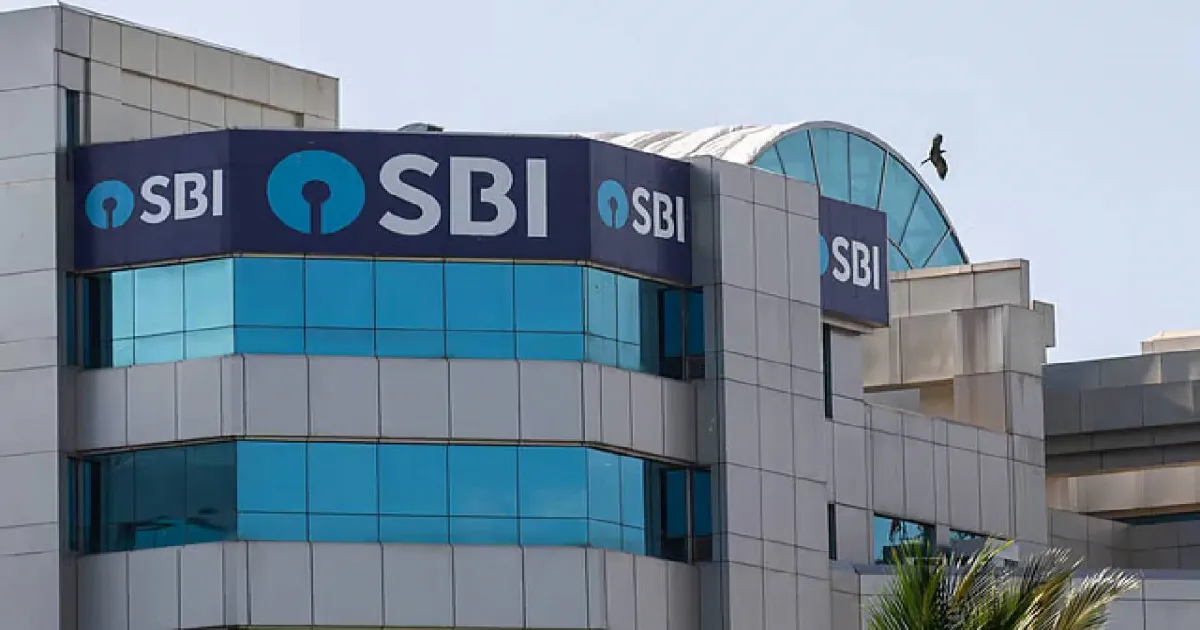 SBI வாடிக்கையாளர்களுக்கு அதிர்ச்சி! 4 முறைக்கு மேல் பணம் எடுத்தால் கட்டணம்!