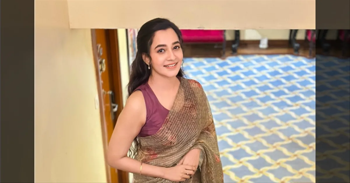 cinema-abarnathi-saree-photoshoot-tamilcinema