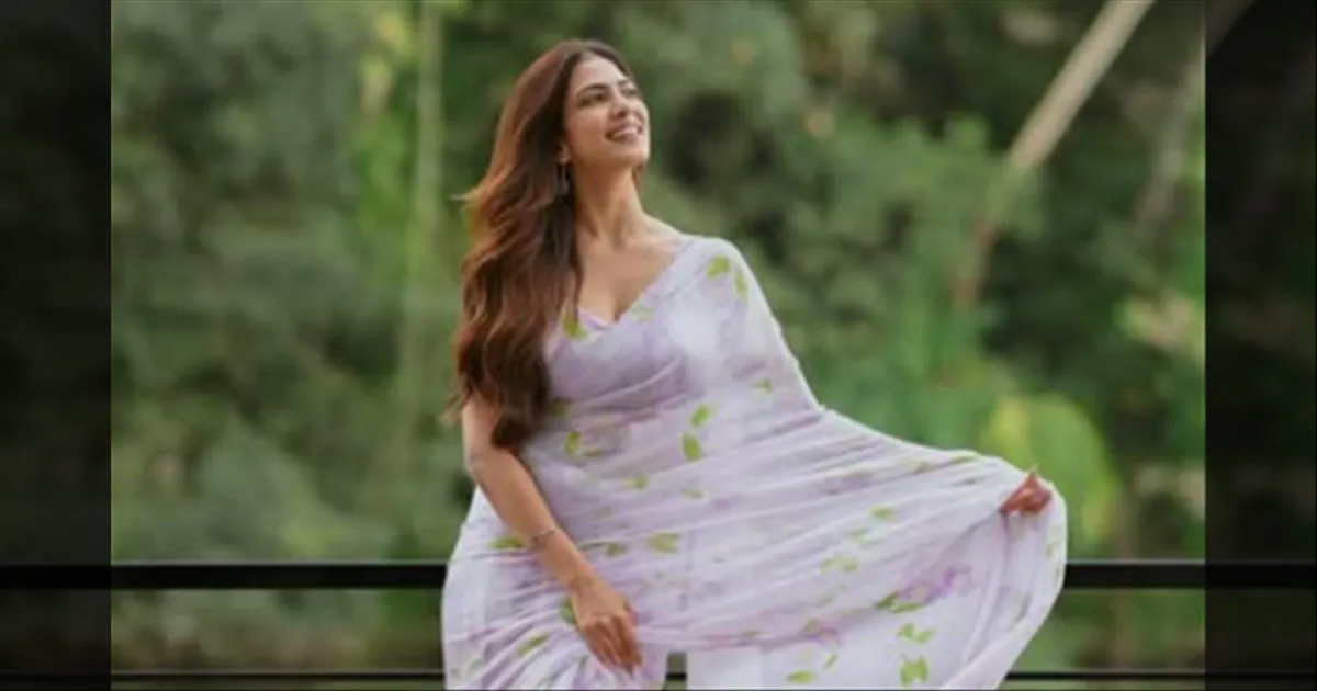 cinema-malavika-mohananan-saree-photoshoot-tamilcinema