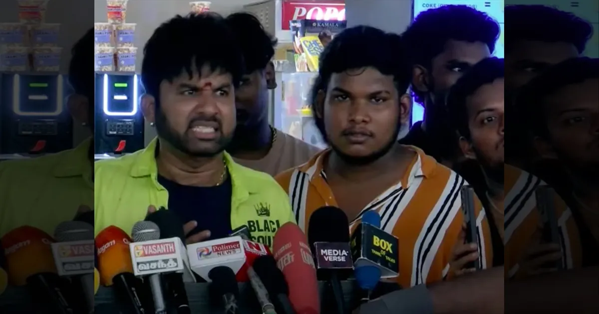 கூலாக வந்து கோபத்தை தூண்டிய கூல் சுரேஷ்..! தியேட்டர் வாசலில் அரைநிர்வாண கோலத்தில் சேட்டை..!