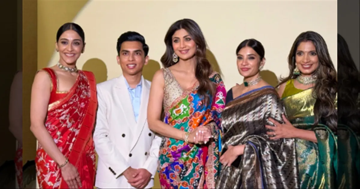 விருது வழங்கும் விழாவில் ஷாக்கான ரெஜினா..! நடிகையை தொடர்ந்து ரசிகர்களையும் வியப்பில் ஆழ்த்திய நிறுவனம்..!