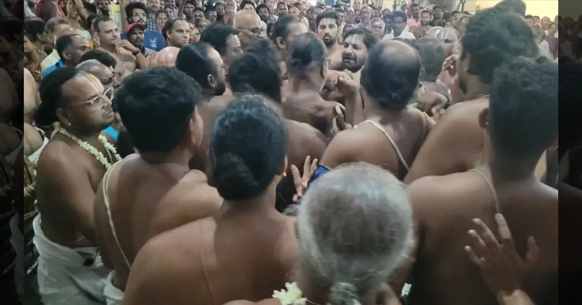 வைகாசி பிரம்மோற்சவத்தில் தென்கலை - வடகலை மோதல்..!! காஞ்சிபுரத்தில் பரபரப்பு..!!