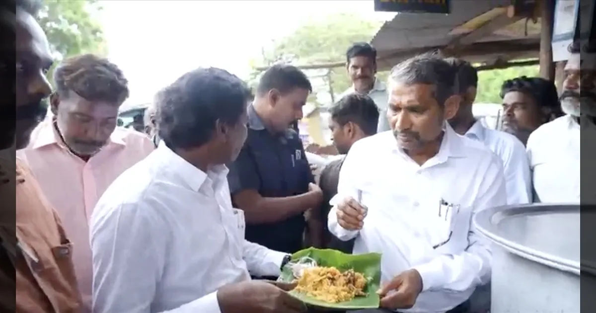 ரோட்டு கடை பீஃப் பிரியாணி..!! தொண்டர்களுடன் ஒரே தட்டில் சாப்பிட்ட அமைச்சர்..!!