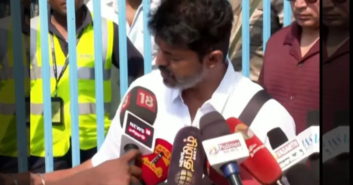 முதல்முறையாக செய்தியாளர்களை சந்தித்த விஜய்.. பதட்டமாக உள்ளது.. தொண்டர்களுக்கு சொன்ன விஷயம்..!