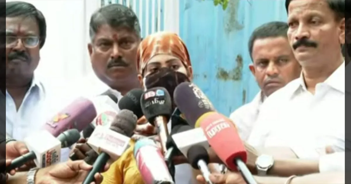 கையில் உதயநிதி, அன்பில் மகேஷ் TATTOO... ஏழைப் பெண்கள் தான் டார்கெட்! திமுக நிர்வாகி மீது இளம்பெண் பகிர் குற்றச்சாட்டு...