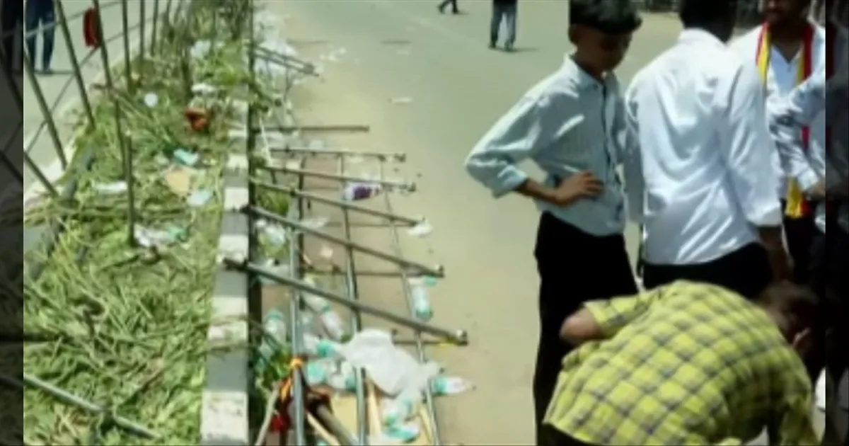 தவெக போராட்டத்தின் போது முண்டியடித்த தொண்டர்கள்.. பொது சொத்துக்கள் சேதாரம் குறித்து ஆய்வு..!
