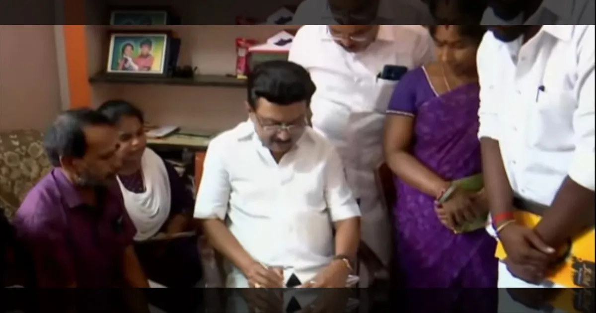 களத்தில் முதல்வர்..! வீடு வீடாகச் சென்று பரப்புரை.. பரபரக்கும் தேர்தல் களம்..!