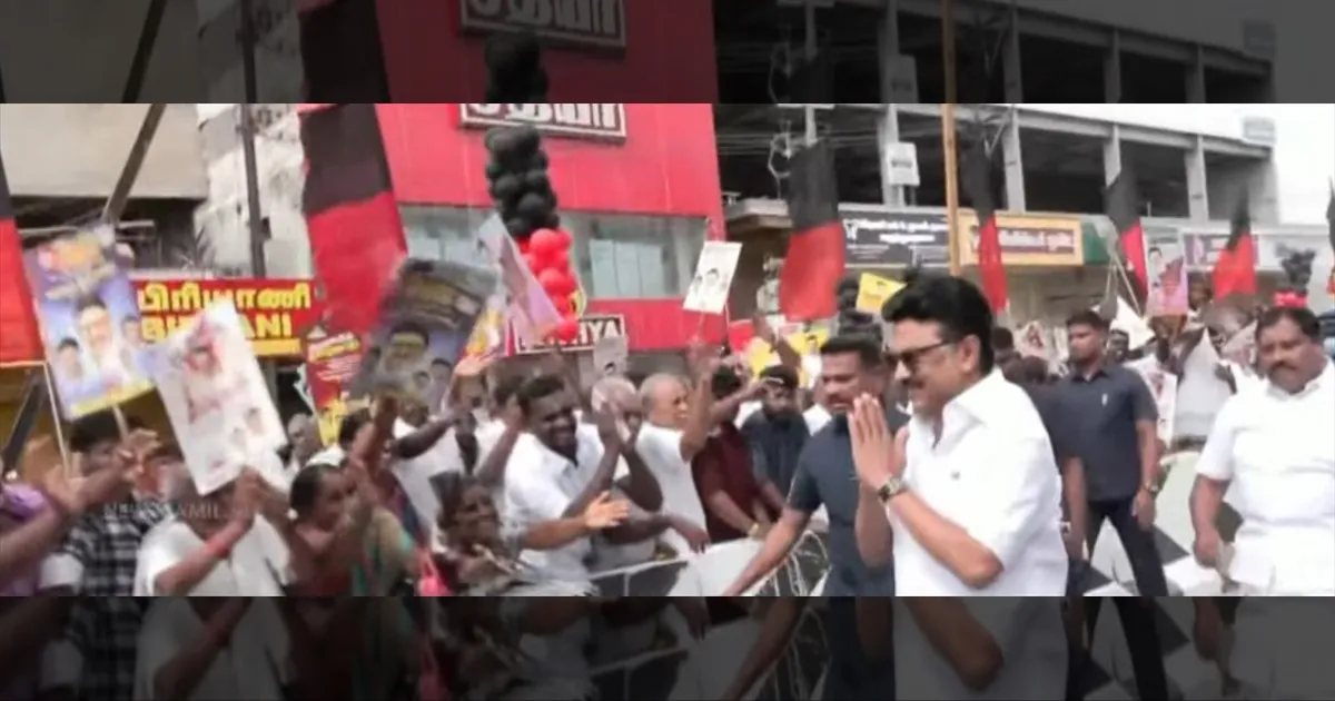 வாங்க முதல்வரே! திருப்பூரில் முதலமைச்சர் ஸ்டாலின் ரோடு ஷோ... மக்கள் உற்சாக வரவேற்பு!