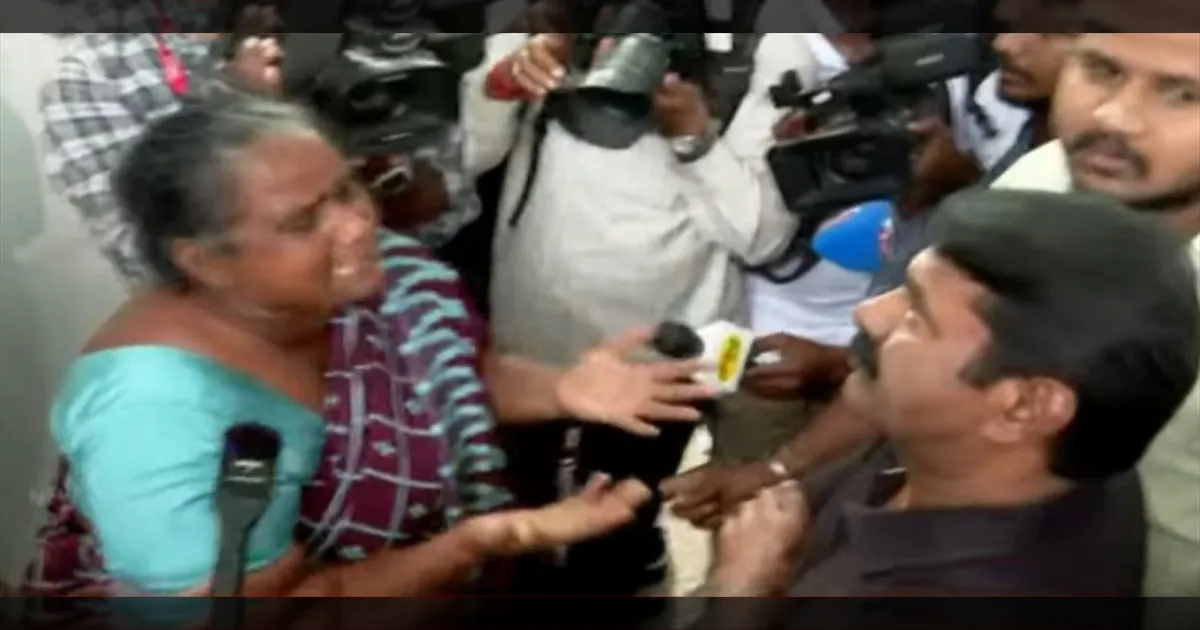 சொல்லுங்கய்யா... எங்கள இப்படி பாடா படுத்துறாங்க! சீமானிடம் கதறிய தூய்மை பணியாளர்கள்..!