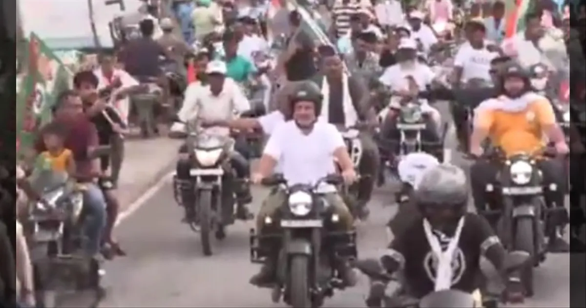 மக்கள் உரிமை யாத்திரை... தொண்டர்கள் சூழ ராகுல், தேஜஸ்வி யாதவ் பைக் பயணம்