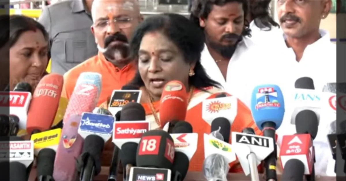 விஜய்க்கு ஸ்கிரிப்ட் ஒழுங்கா எழுதி கொடுங்கப்பா... கலாய்த்த தமிழிசை..!!