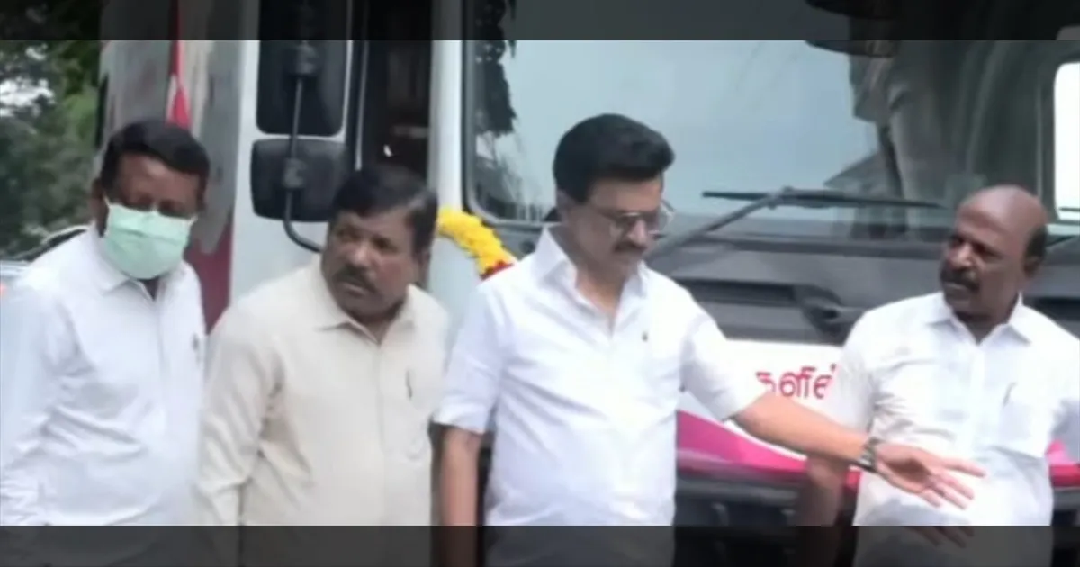 எல்லாம் மகளிருக்காக தான்... ரூ.40 கோடியில் நடமாடும் மருத்துவ ஊர்திகள்... நேரில் பார்வையிட்ட முதல்வர்...!