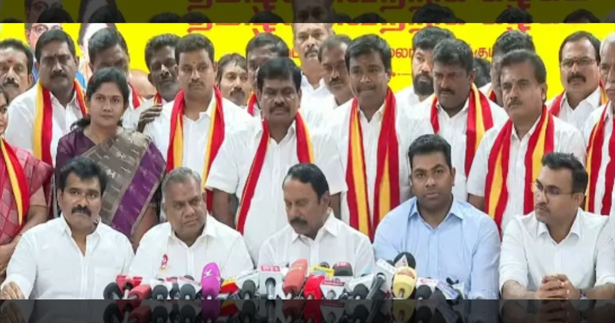 வரலாறு திரும்புகிறது... செங்கோட்டையனை புகழ்ந்து தள்ளிய தவெக நிர்வாகிகள்...!