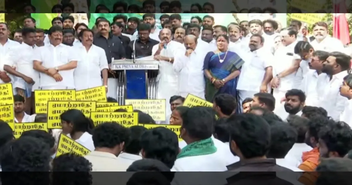 ஏமாற்றும் திமுக... 11,12 ஆம் வகுப்பு மாணவர்களுக்கு லேப்டாப் கொடுக்கல... அதிமுக மாணவரணி ஆர்ப்பாட்டம்...!