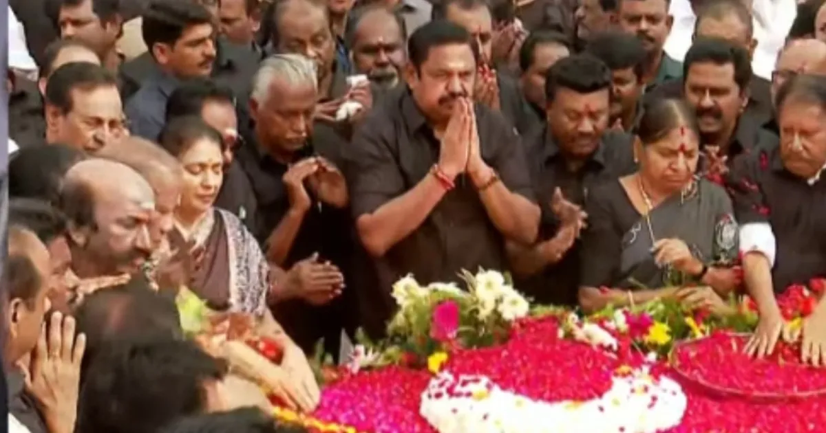 பேரறிஞர் அண்ணா நினைவு நாள்...! கருப்பு நிற உடையில் மரியாதை செலுத்திய EPS..!