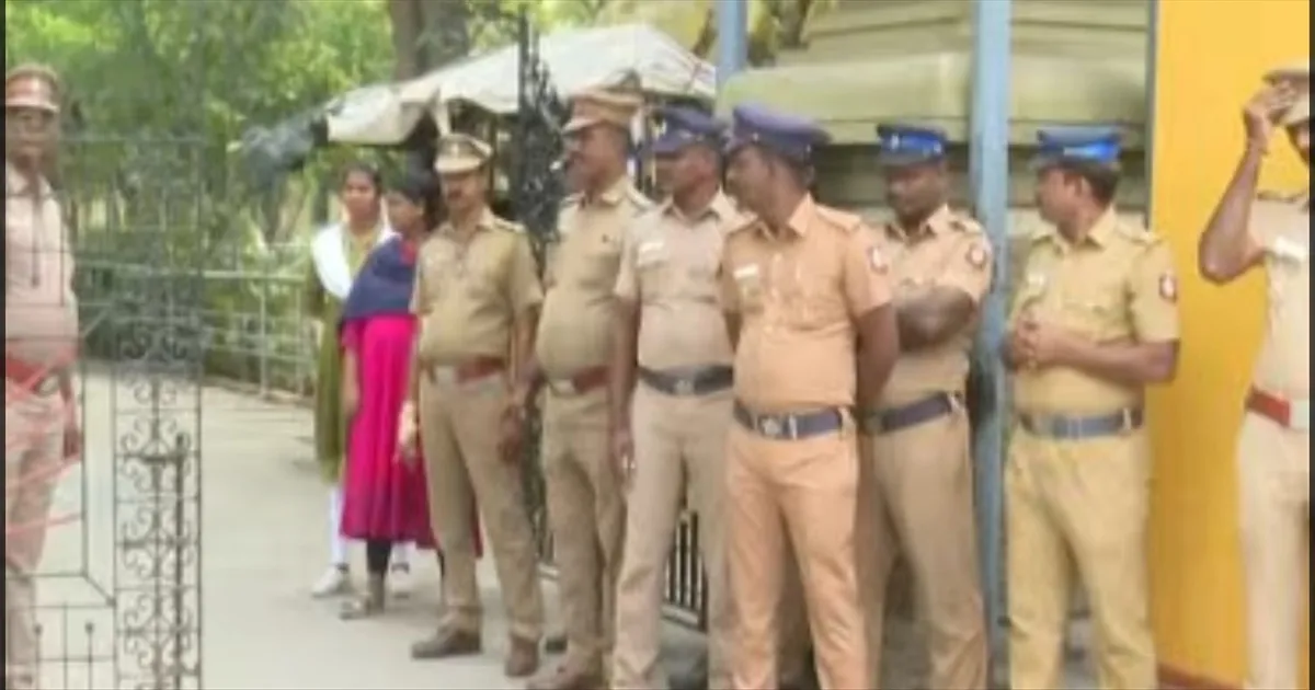 அண்ணா அறிவாலயம் முன்பு போலீஸ் குவிப்பு... தூய்மை பணியாளர்கள் போராட்டத்தால் முன்னெச்சரிக்கை...!