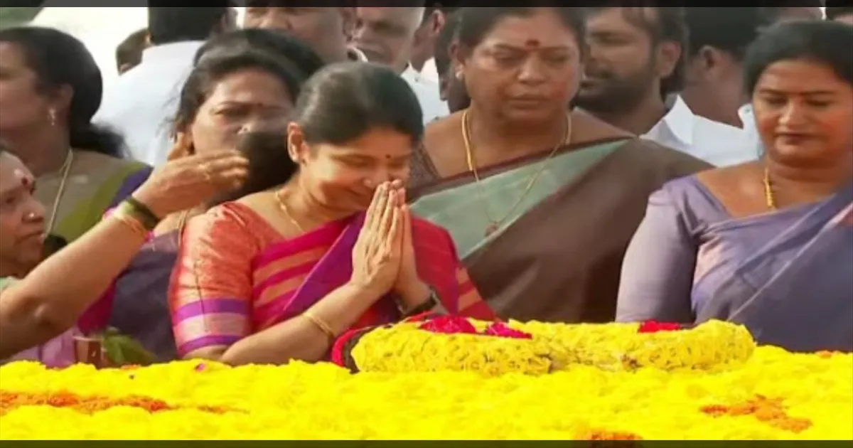 தந்தை நினைவிடத்திற்கு ஓடோடி சென்ற கனிமொழி... தனது பிறந்தநாளில் அண்ணா, கலைஞருக்கு மரியாதை...!