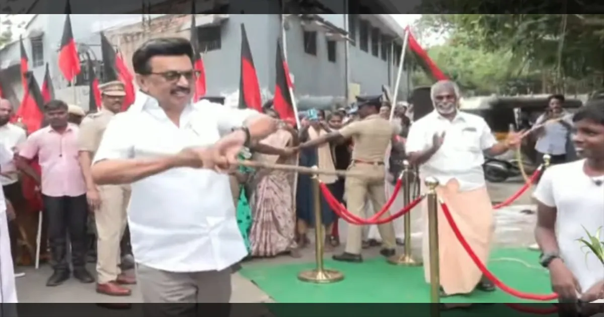 கொளத்தூரில் களைக்கட்டிய பொங்கல் விழா... சிலம்பம் சுற்றி அசத்திய முதல்வர் ஸ்டாலின்...!