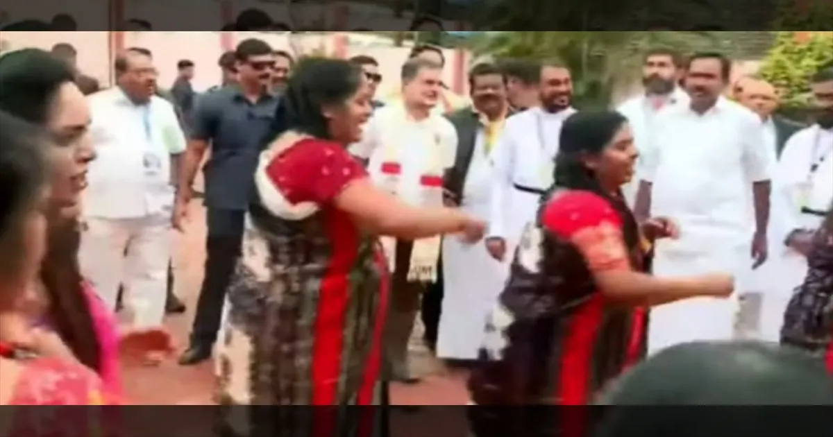 நீலகிரிக்கு ராகுல் காந்தி வருகை... மேளதாளம் முழங்க உற்சாக வரவேற்பு..!