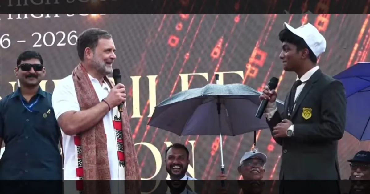 நான் சுட்டிப்பையன்… கொட்டும் மழையில் மாணவர்களுடன் கலகலப்பாக கலந்துரையாடிய ராகுல் காந்தி…! 